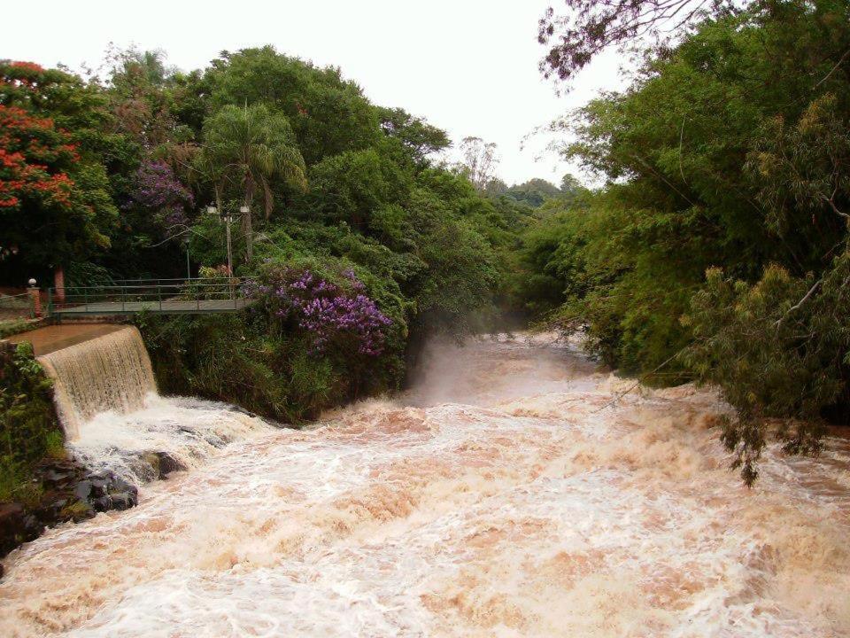 Espaco Alvorada ,Agendamento Das Atividades, Cafe Da Manha ,Banheira E Piscina No Centro Brotas Exterior foto